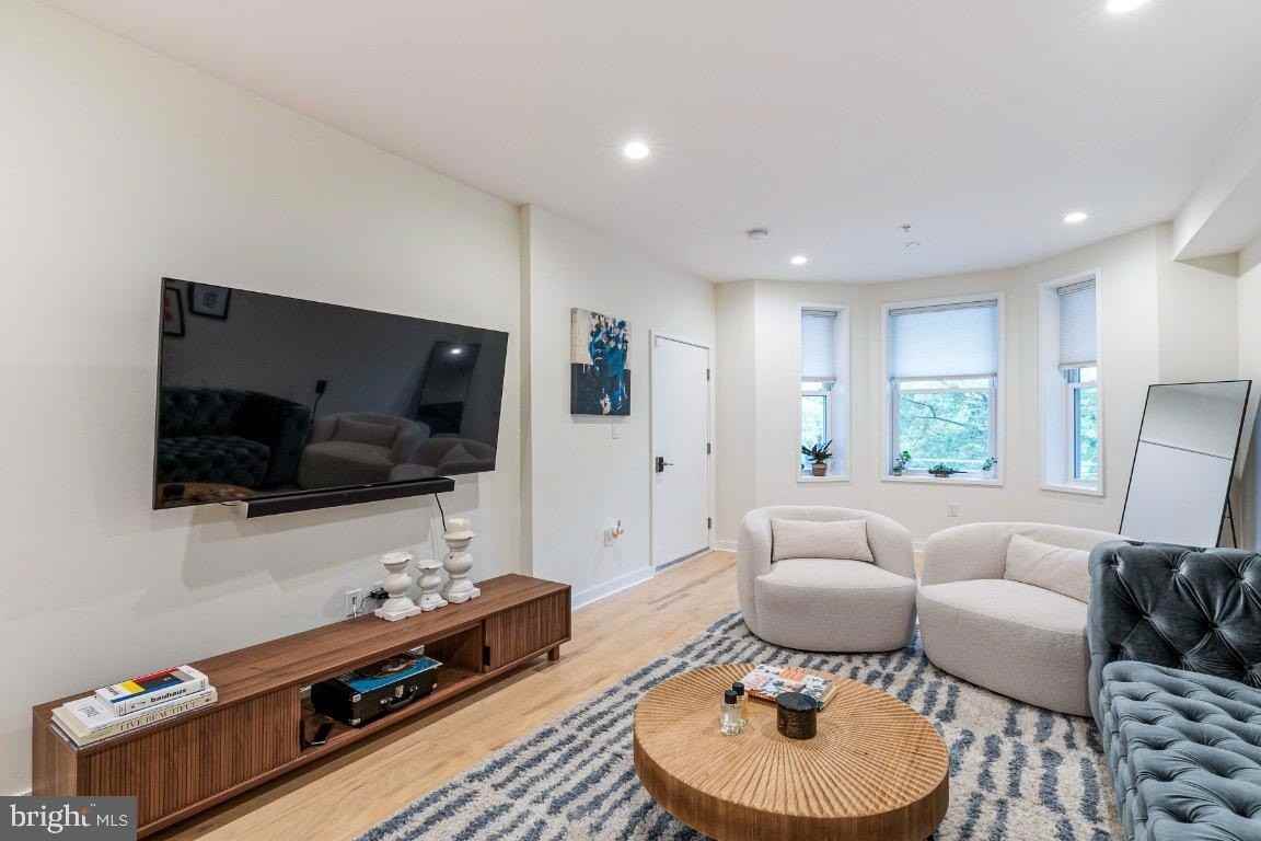 731 Fairmont St Nw #1 - Photo 4 of 23