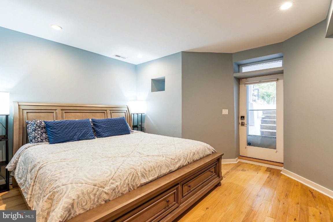 731 Fairmont St Nw #1 - Photo 5 of 23