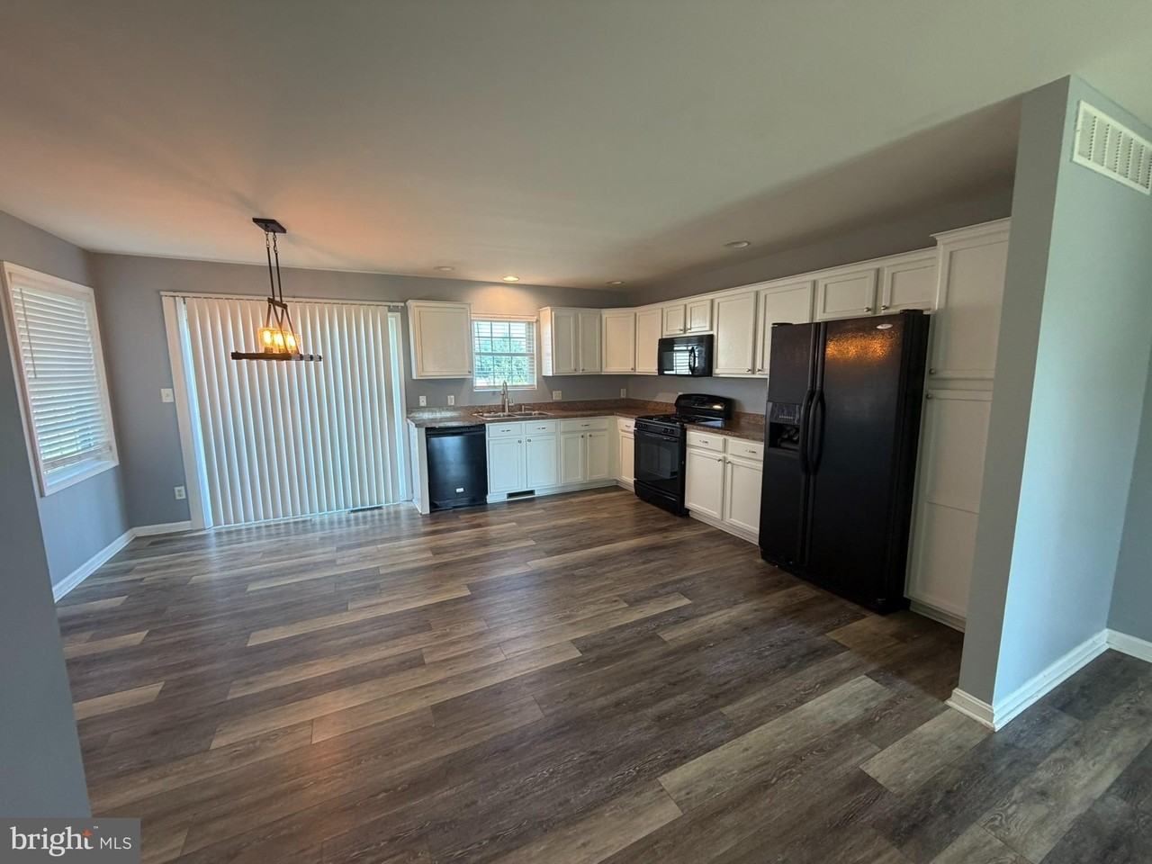172 Abigail Ln - Photo 4 of 19