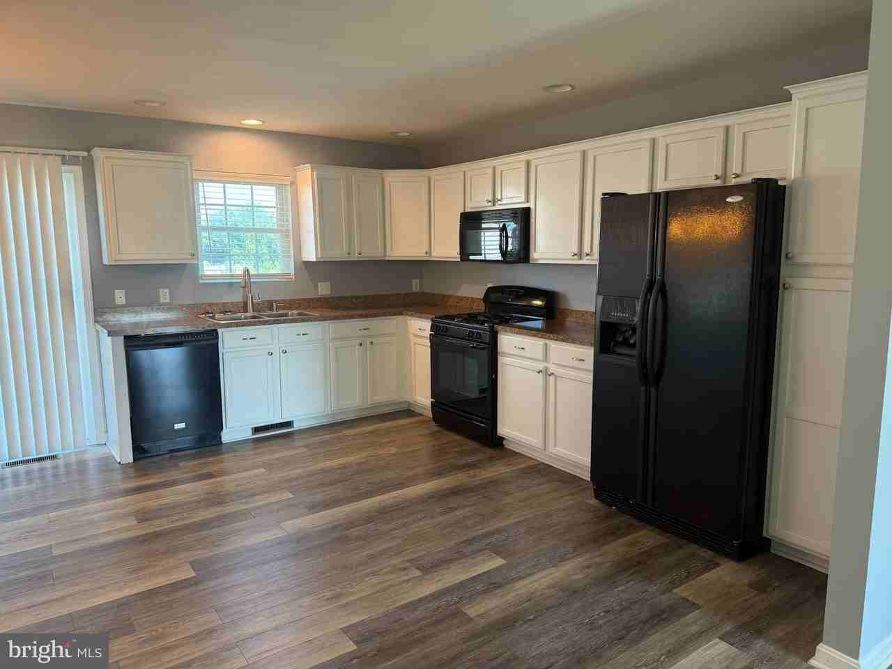172 Abigail Ln - Photo 5 of 19