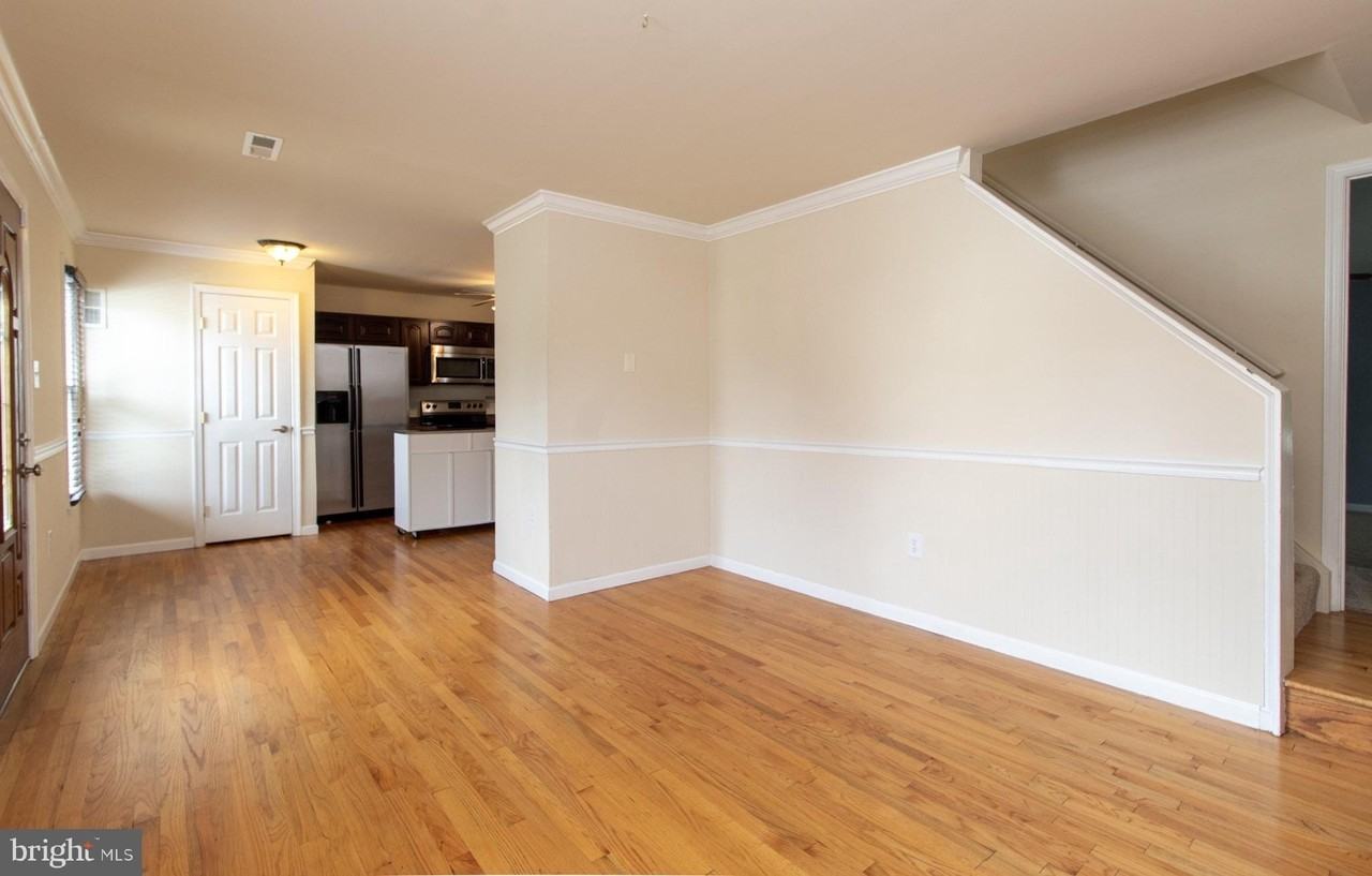 1036 Hyde Park Dr - Photo 3 of 21