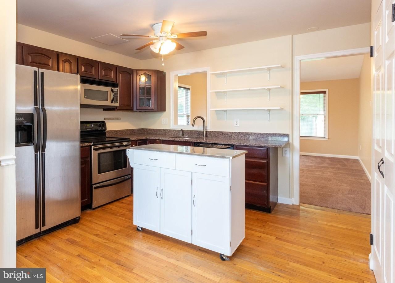 1036 Hyde Park Dr - Photo 4 of 21