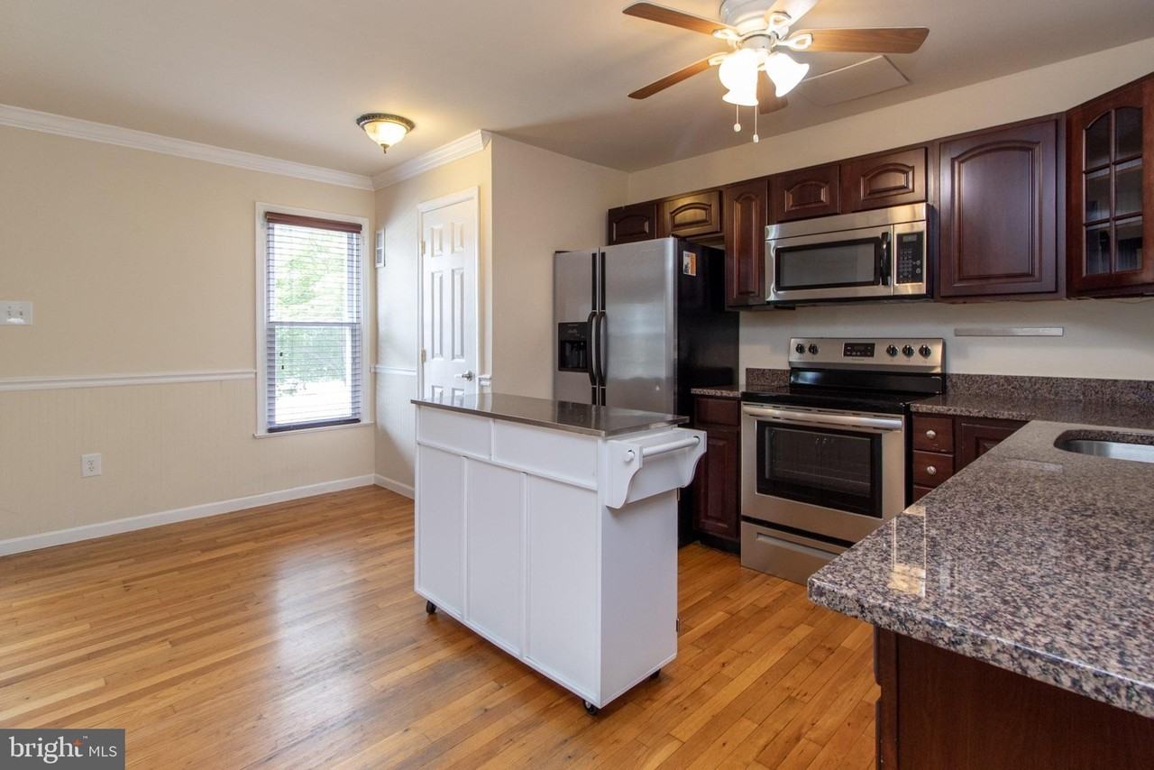 1036 Hyde Park Dr - Photo 5 of 21