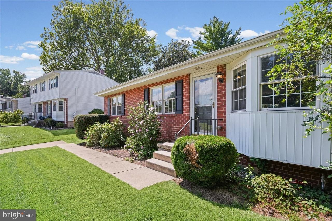 10202 Daventry Dr - Photo 3 of 37