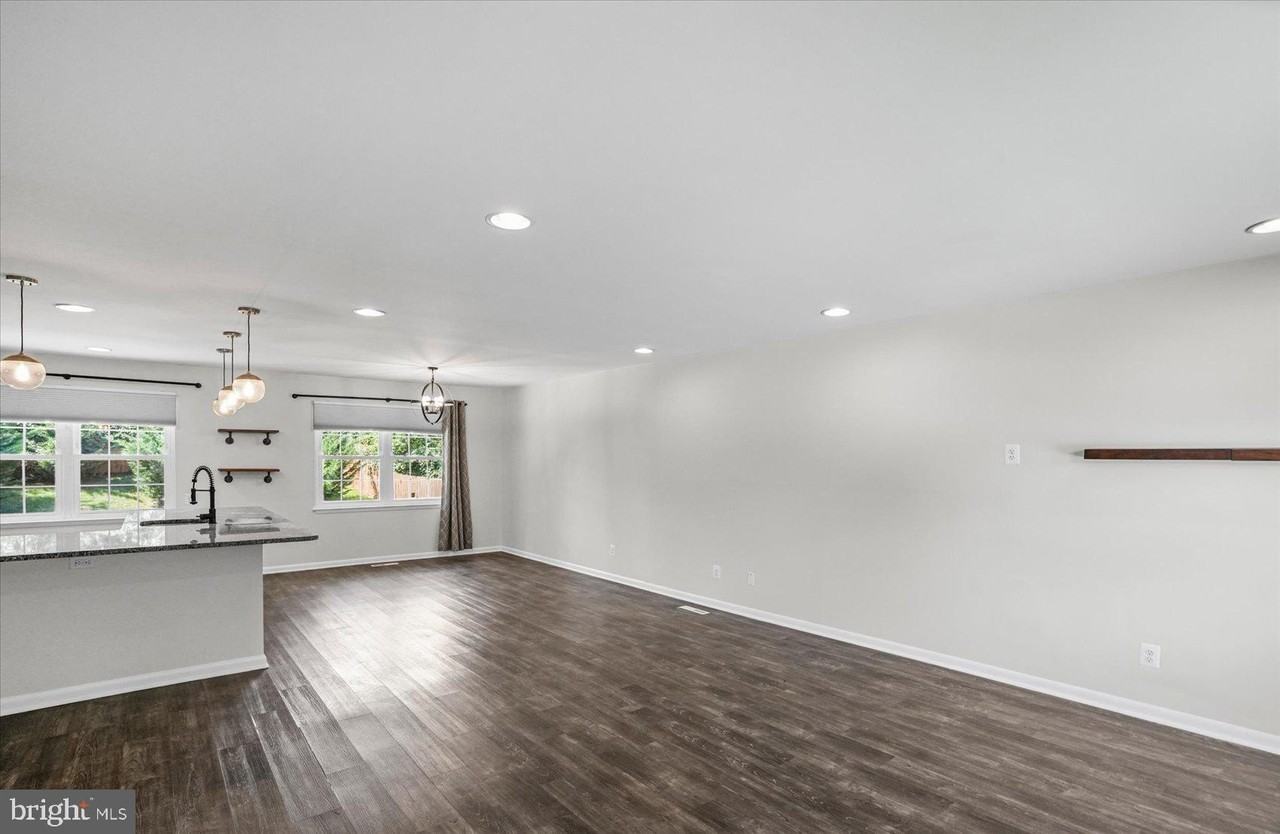 10202 Daventry Dr - Photo 6 of 37