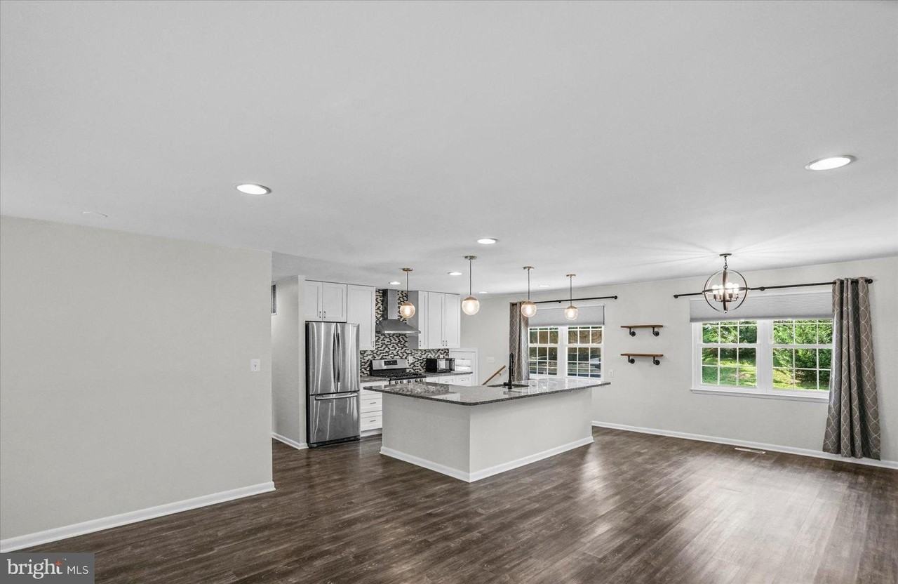 10202 Daventry Dr - Photo 7 of 37