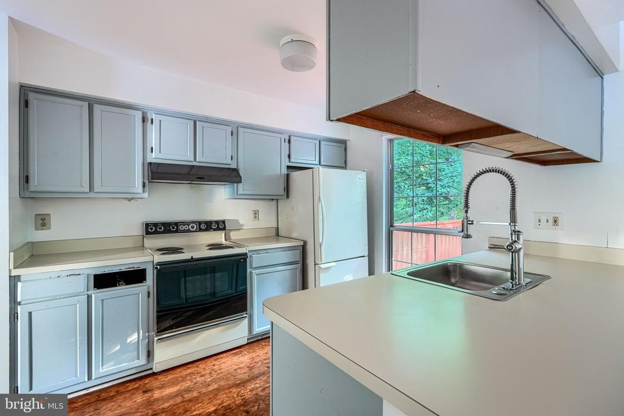 8 Lambeth Bridge Ct - Photo 3 of 28