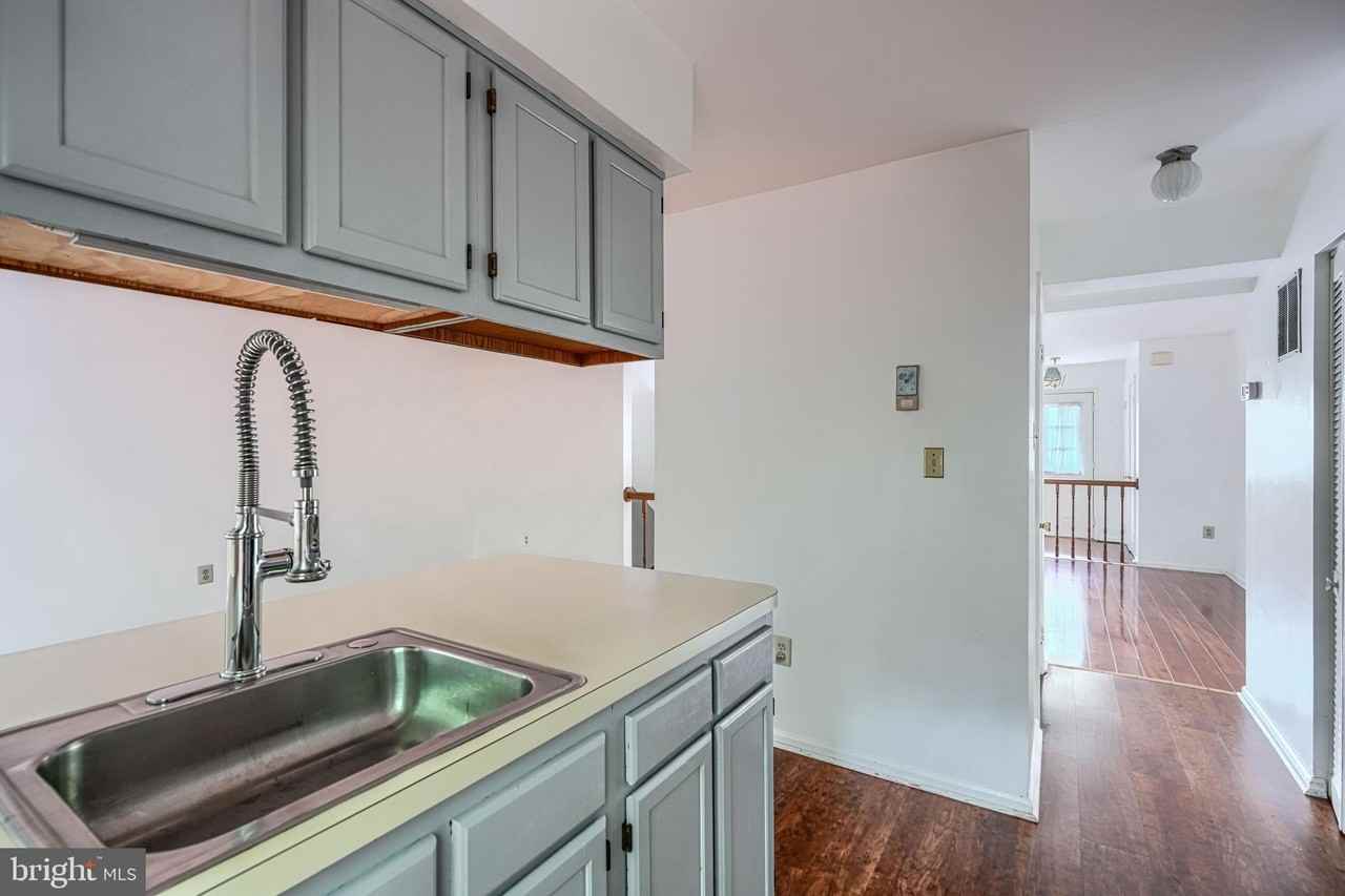 8 Lambeth Bridge Ct - Photo 5 of 28
