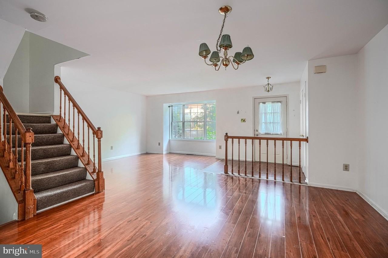 8 Lambeth Bridge Ct - Photo 7 of 28
