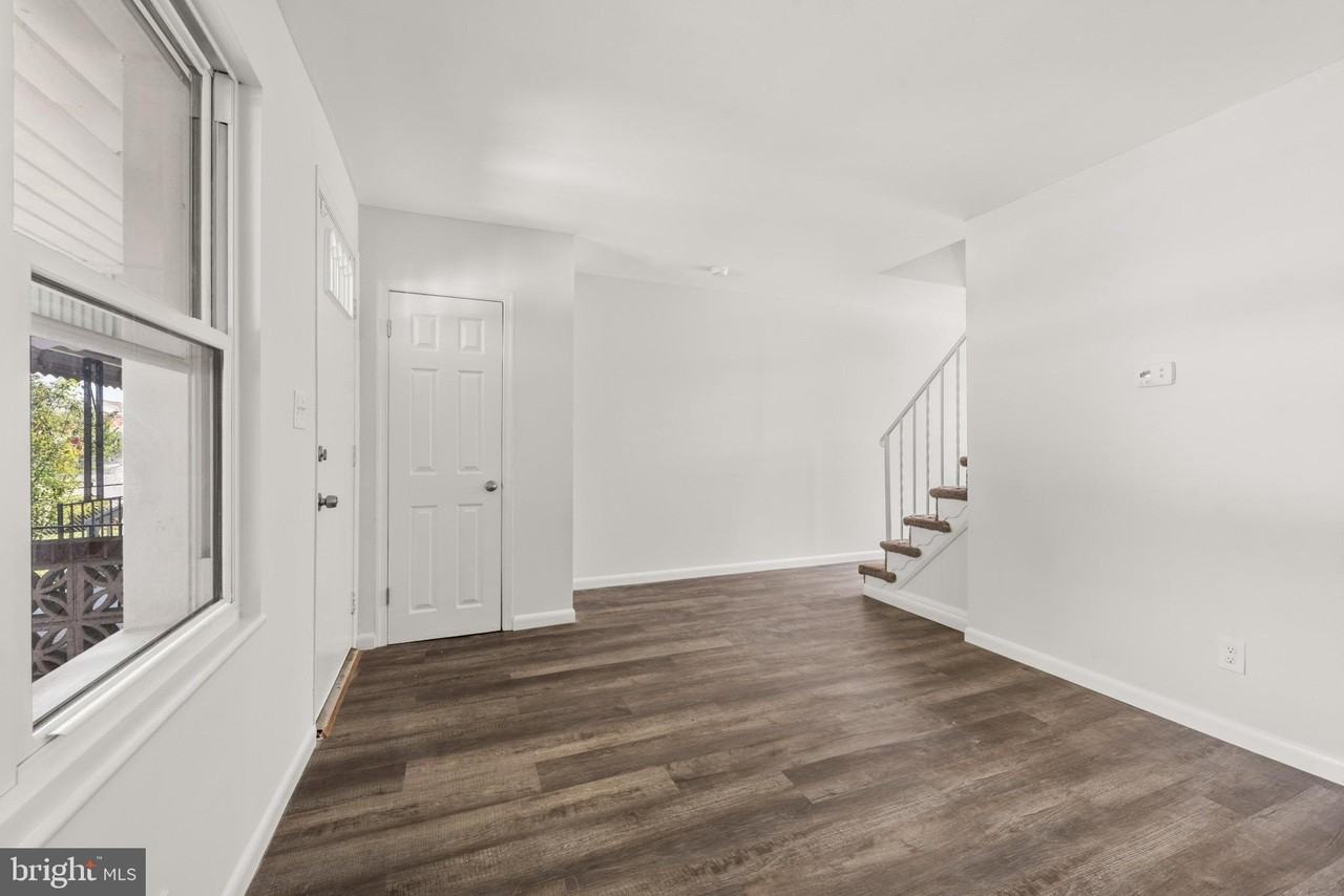 747 Arncliffe Rd - Photo 4 of 39