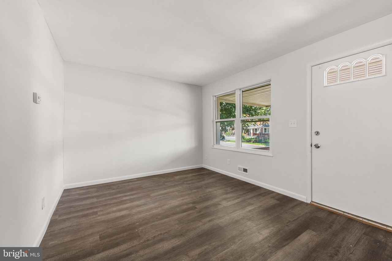 747 Arncliffe Rd - Photo 6 of 39