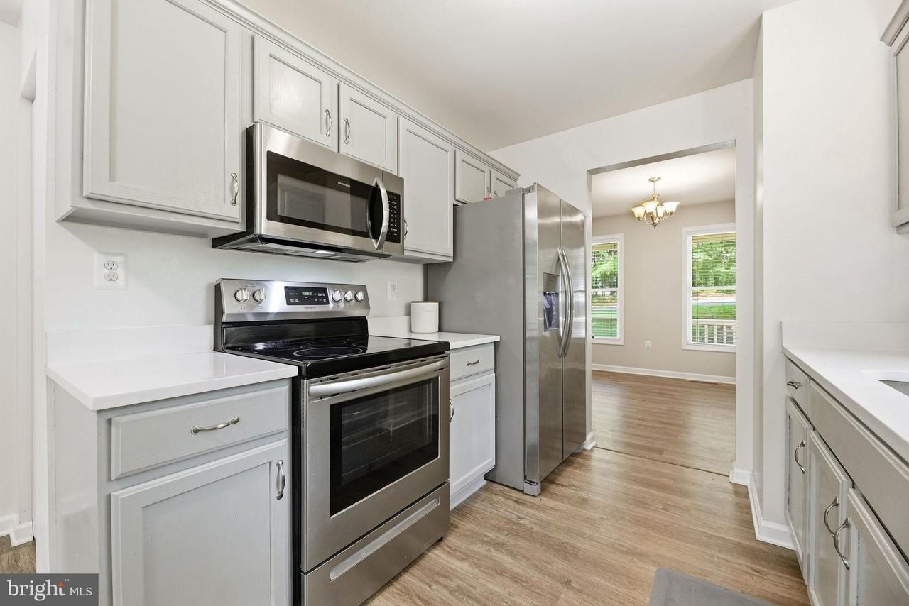 345 Chippewa Ln - Photo 6 of 50