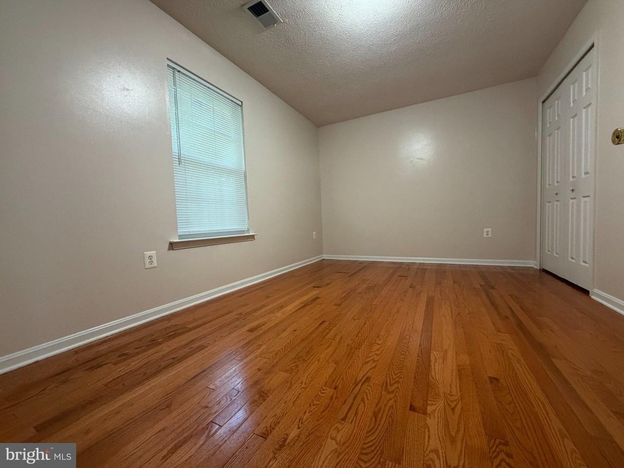 2236 Community Dr - Photo 6 of 21