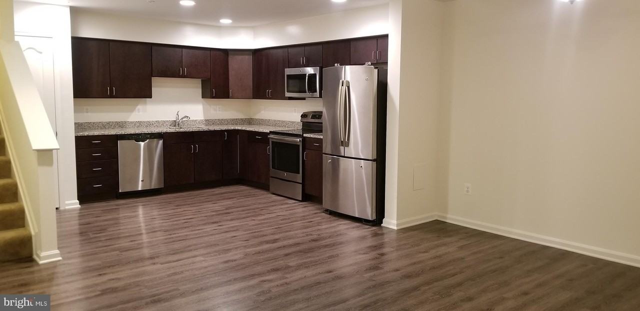 1826 Cassandra Dr #139 - Photo 3 of 43