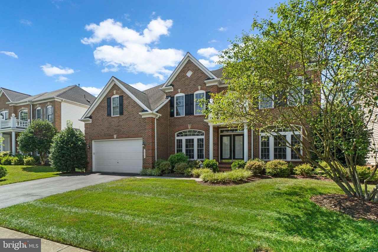 4012 Belgrave Cir - Photo 2 of 43