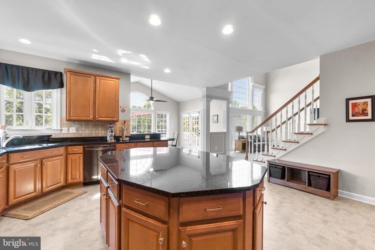 4012 Belgrave Cir - Photo 6 of 43
