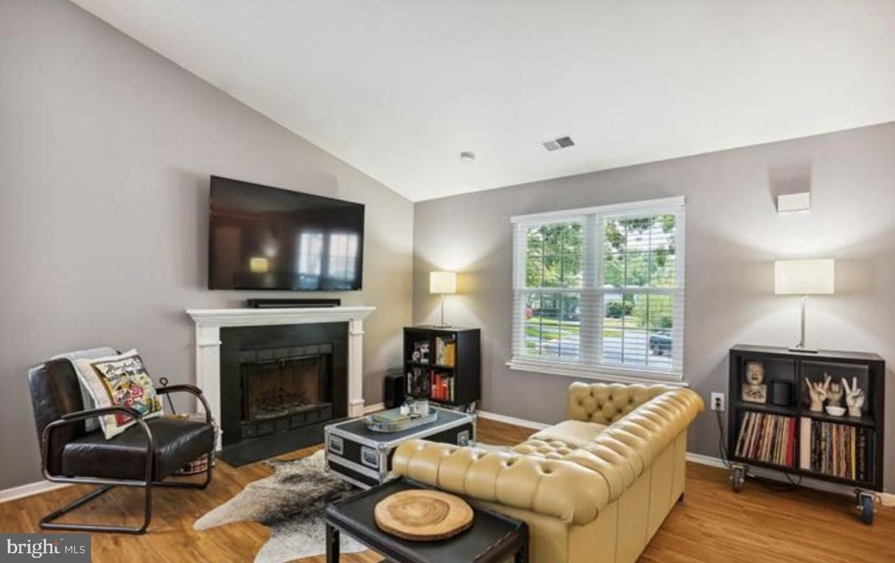 13348 Neerwinder Pl - Photo 4 of 21