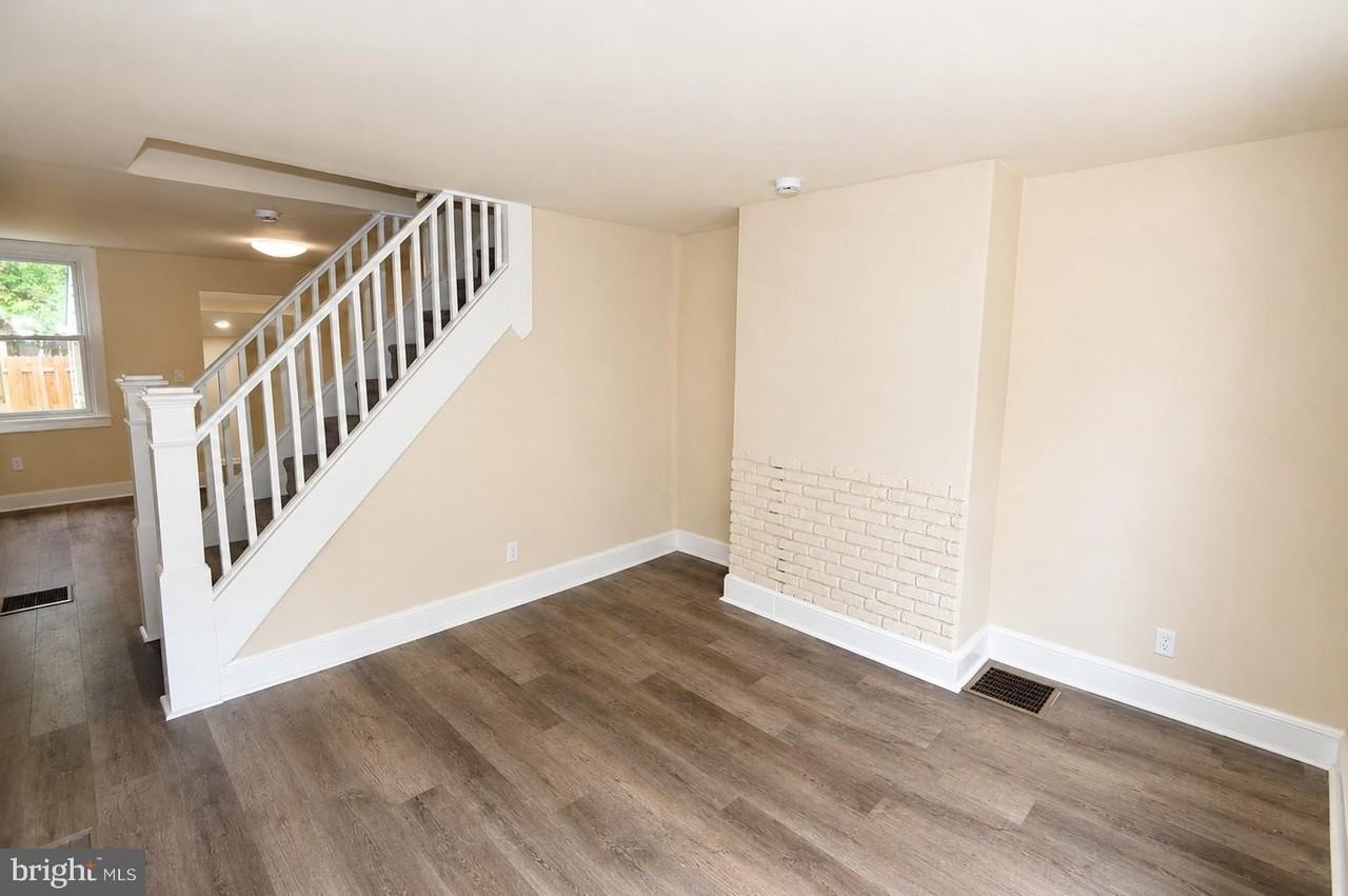 319 York St - Photo 3 of 17