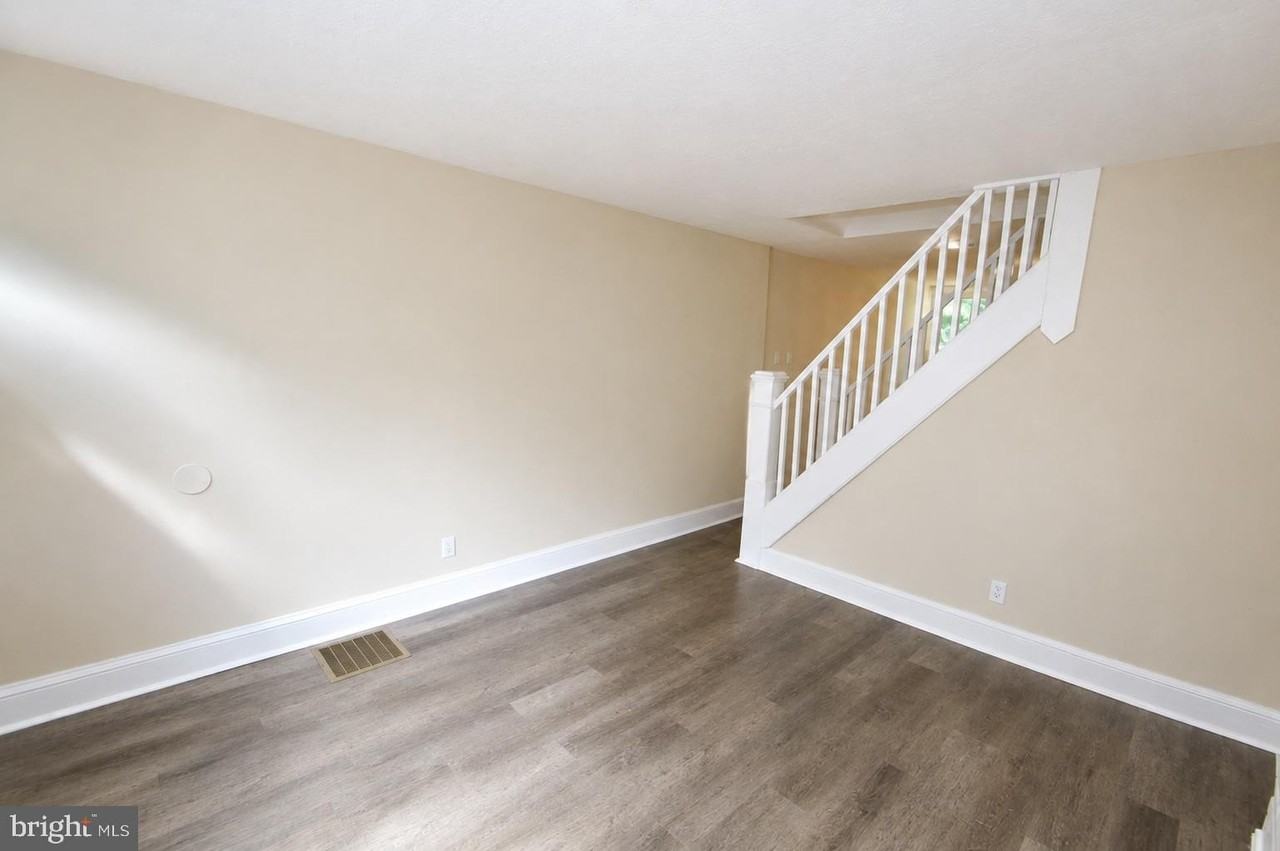 319 York St - Photo 4 of 17