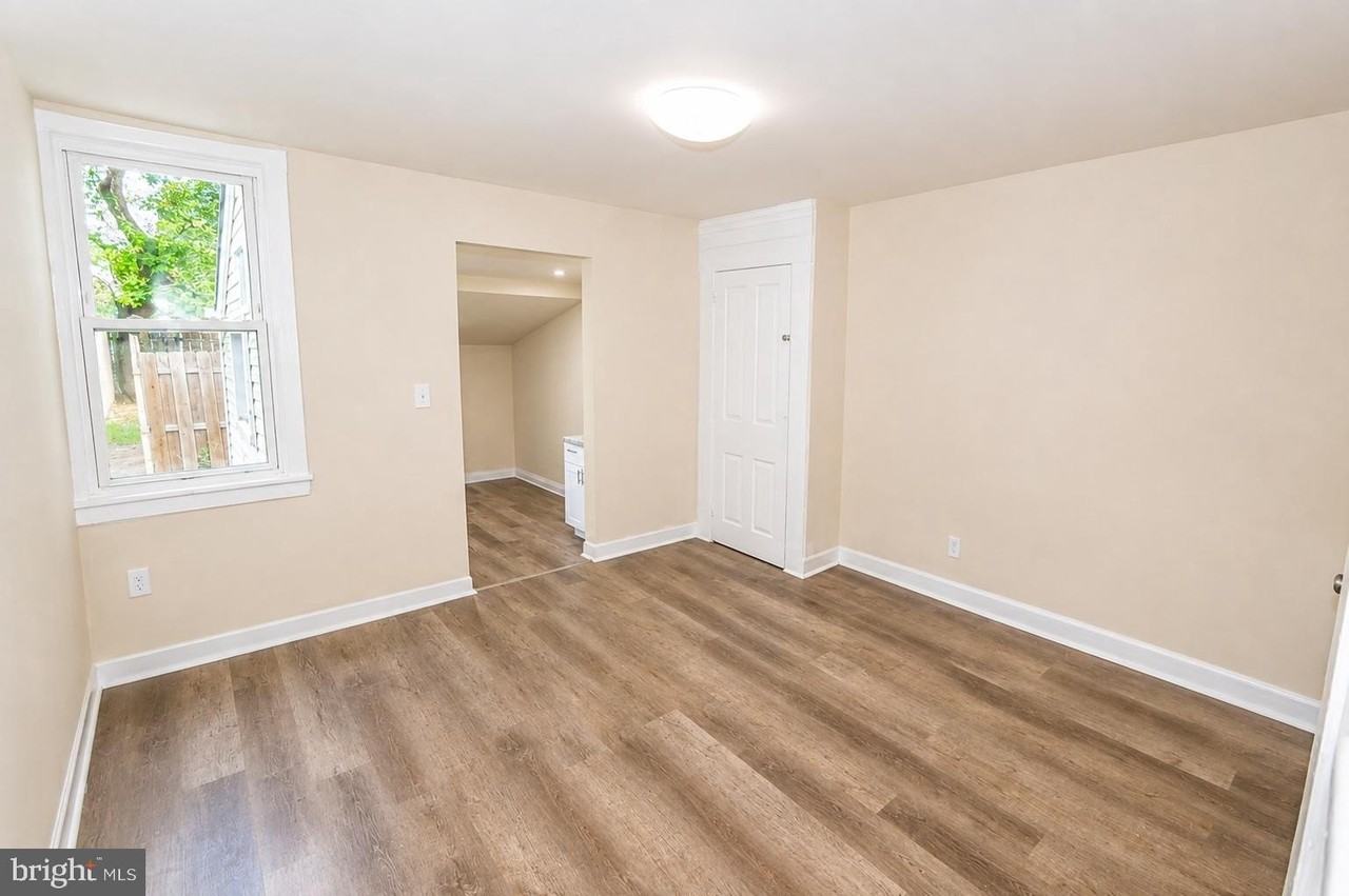 319 York St - Photo 5 of 17