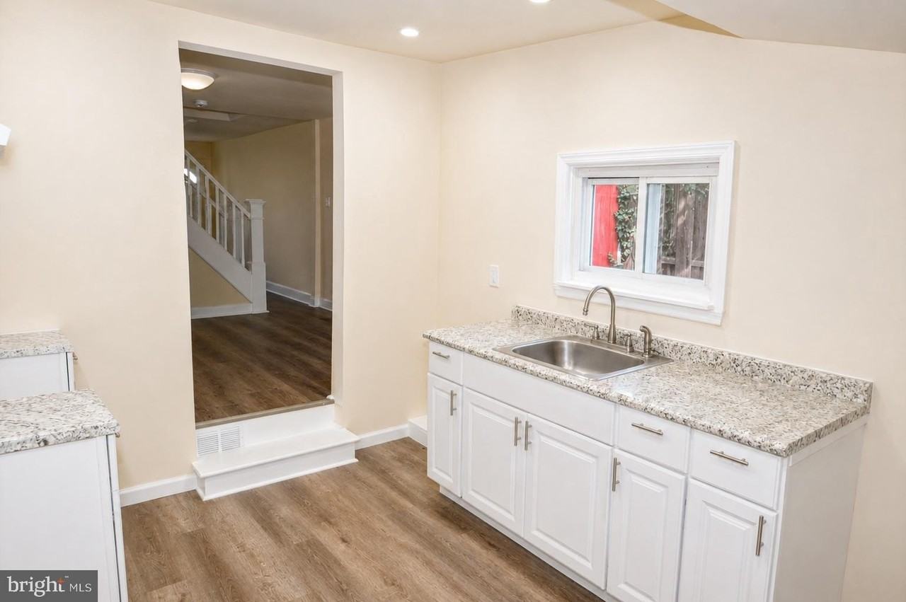 319 York St - Photo 7 of 17