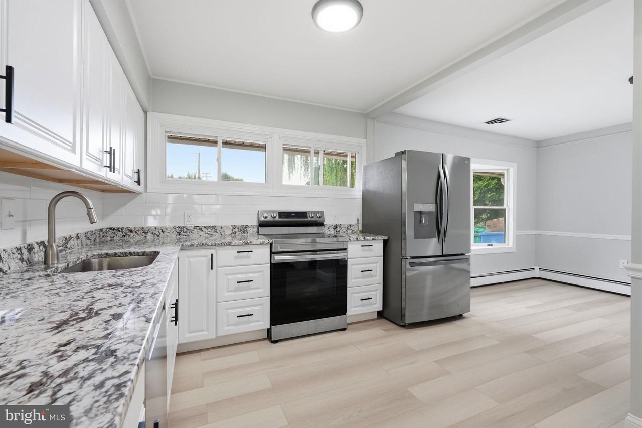 407 Holly Dr - Photo 6 of 37