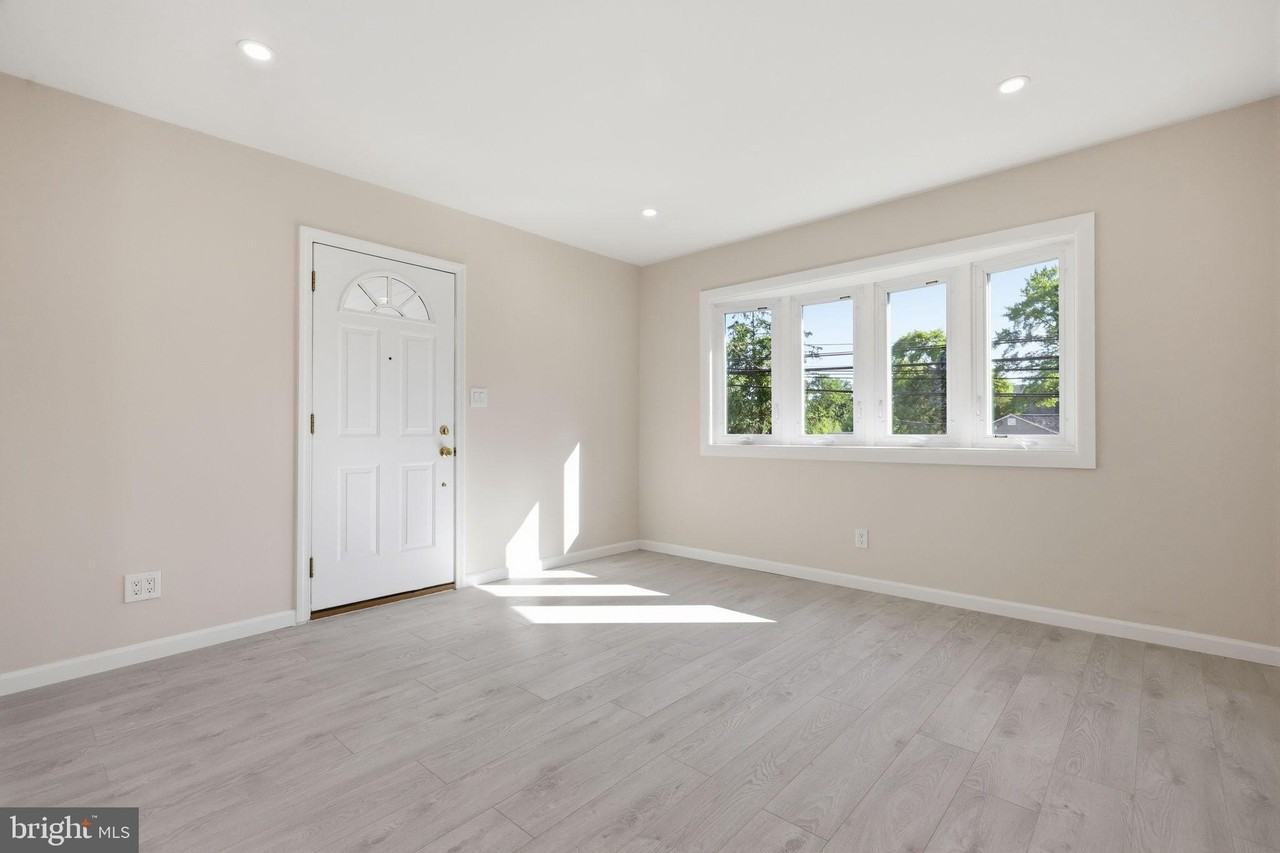 110 Elmwood Ave - Photo 6 of 24