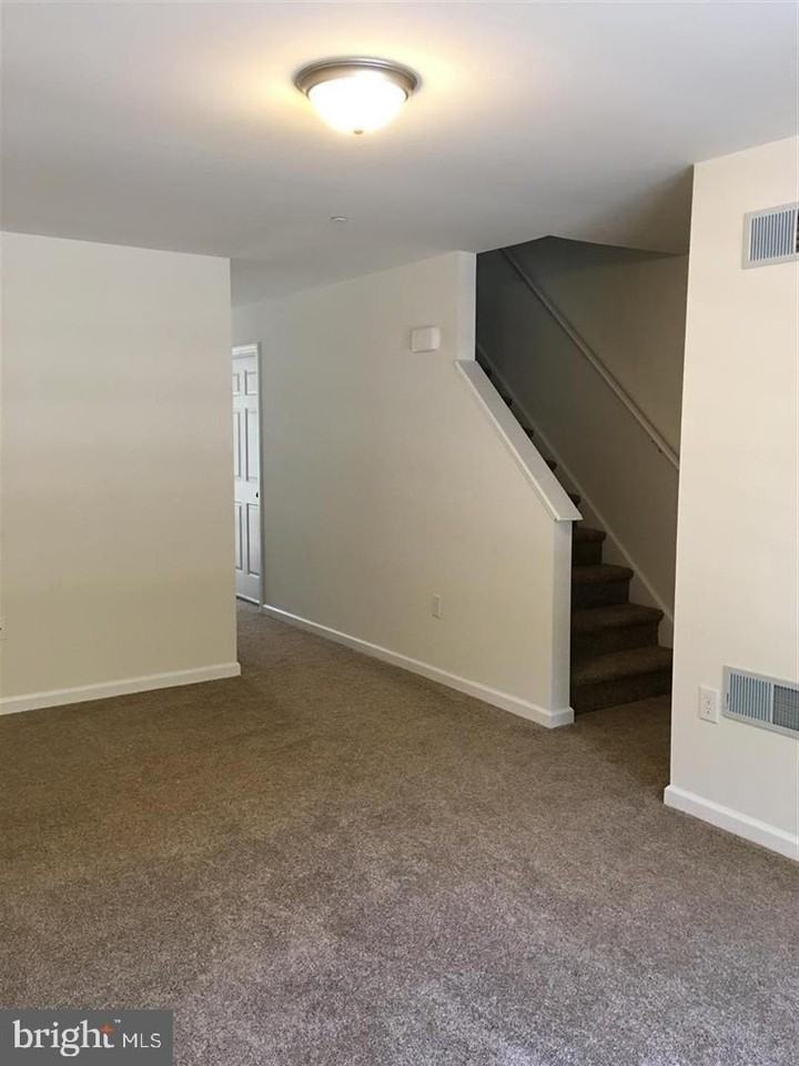 4742 Tuscarora St - Photo 2 of 13