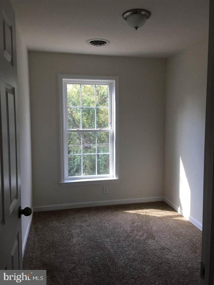 4742 Tuscarora St - Photo 3 of 13