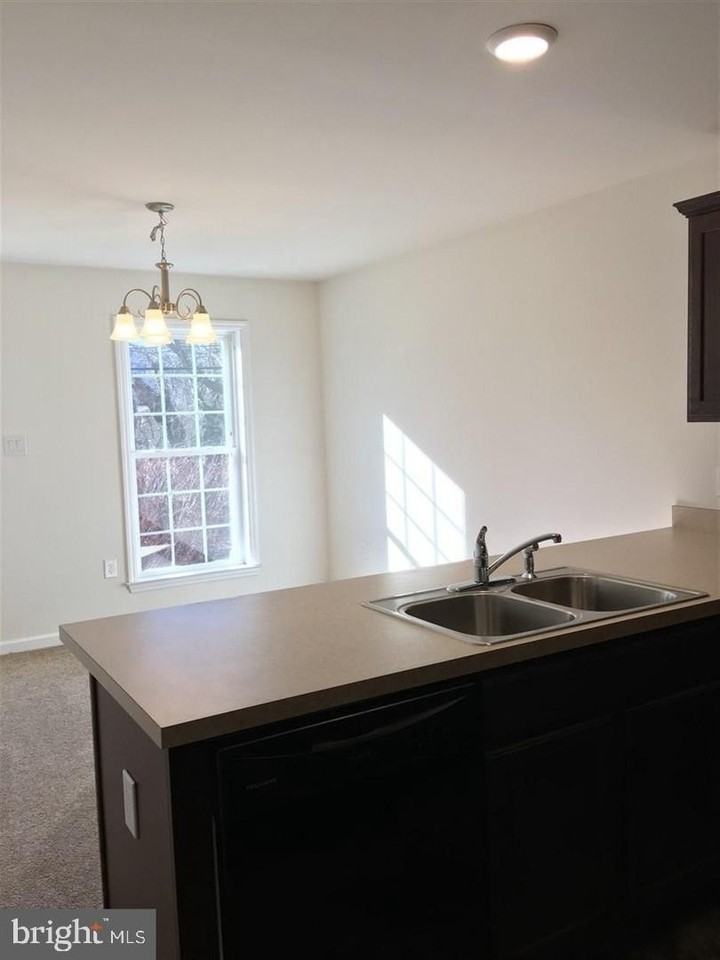 4742 Tuscarora St - Photo 6 of 13