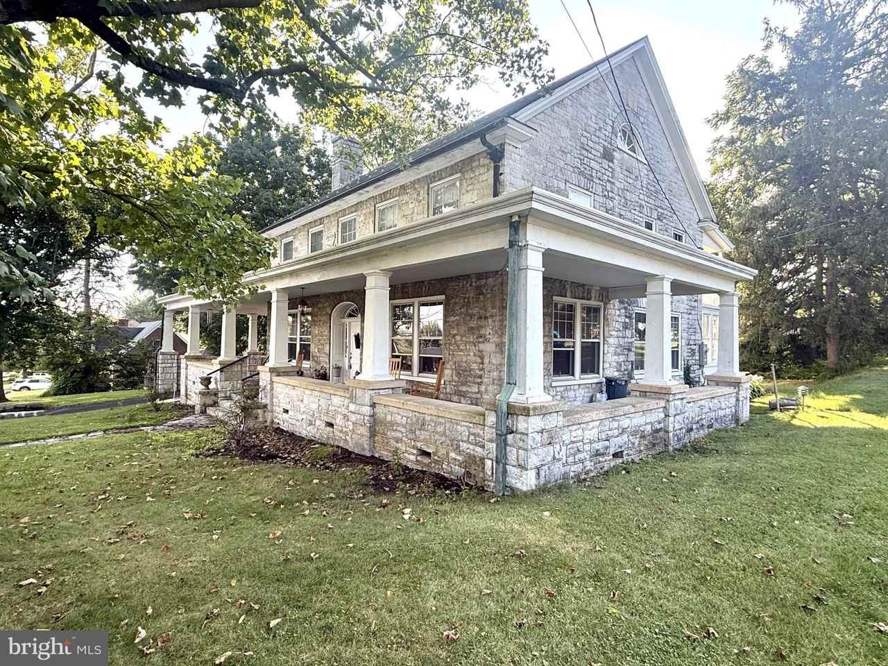 135 Loudon Rd - Photo 3 of 34