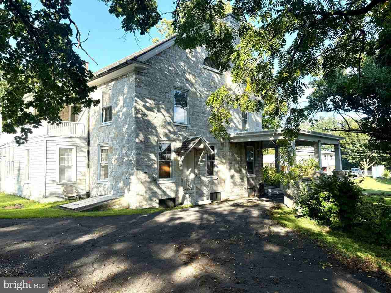 135 Loudon Rd - Photo 4 of 34