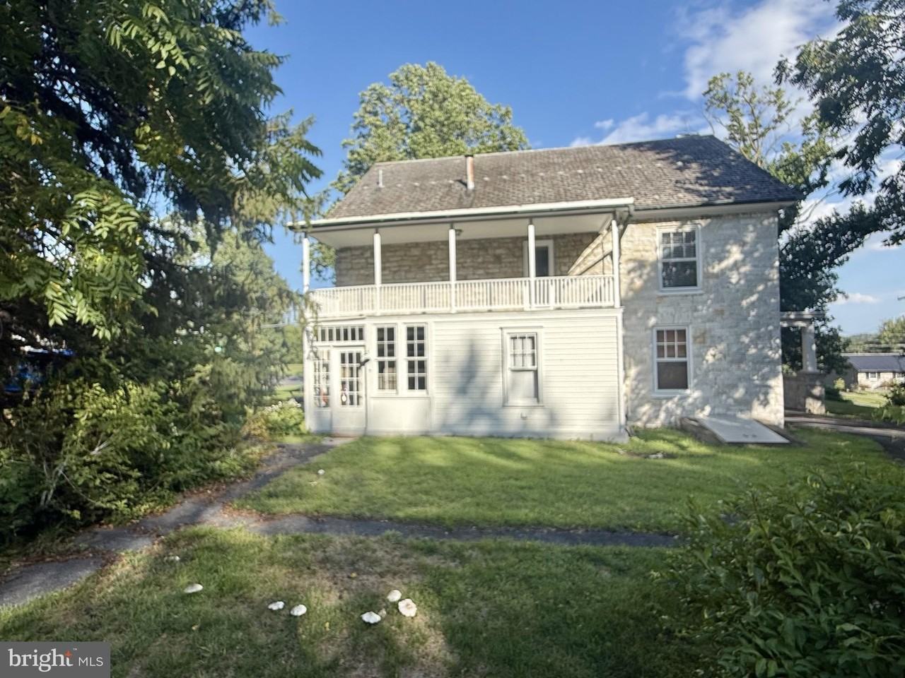 135 Loudon Rd - Photo 6 of 34