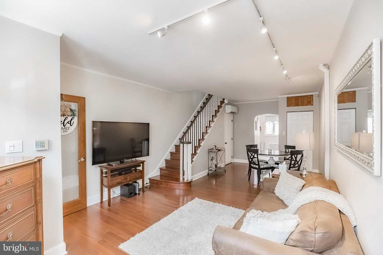 1045 Mercy St - Photo 3 of 30