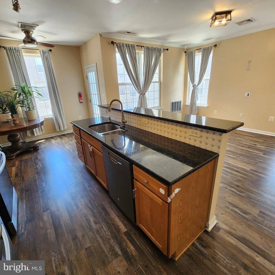 1301 N 32nd St - Photo 6 of 26