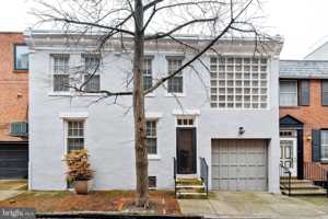 featured image of 2518 Panama St ## 20