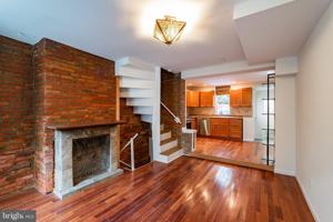 featured image of 211 W Stiles St
