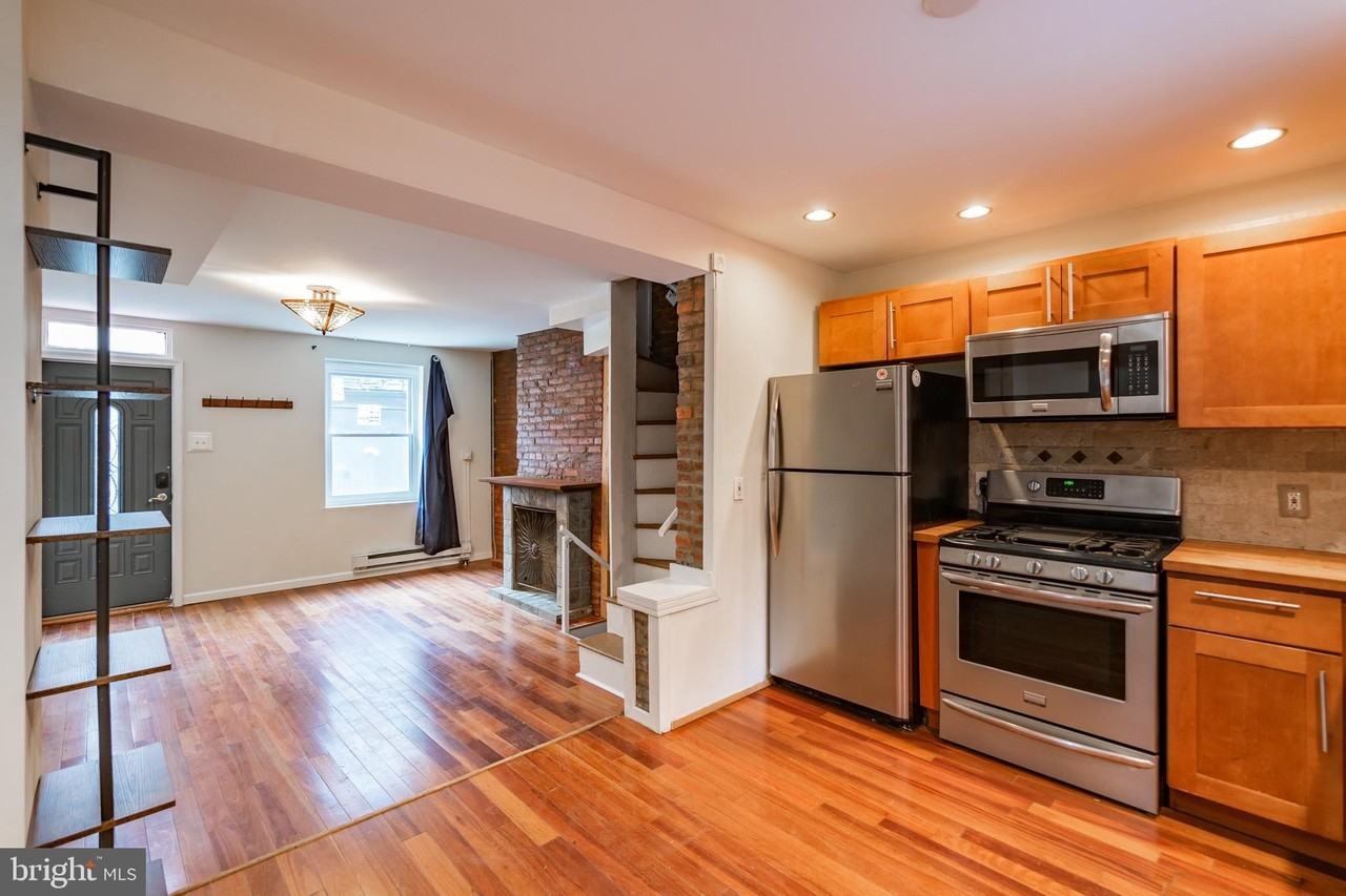 211 W Stiles St - Photo 4 of 23
