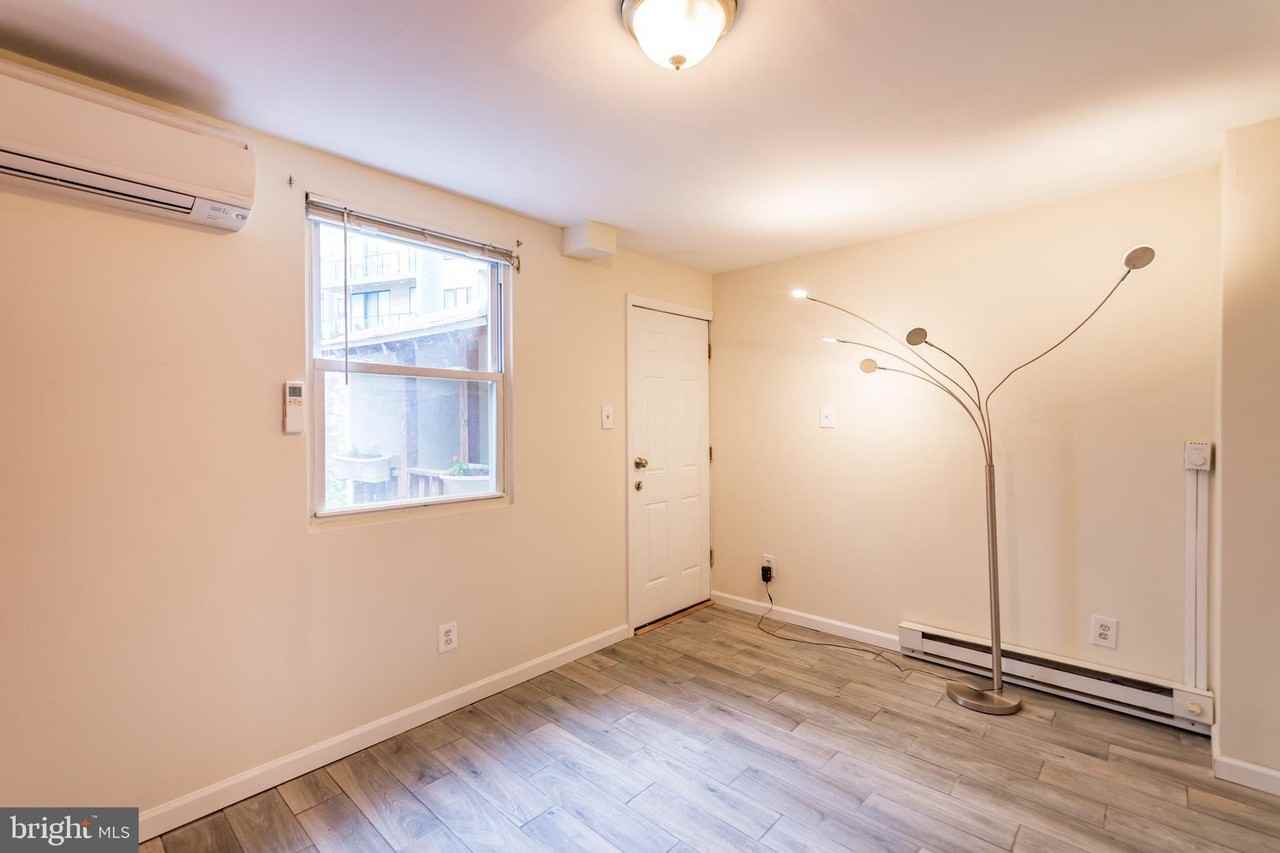 211 W Stiles St - Photo 5 of 23