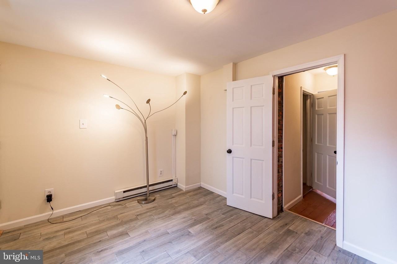 211 W Stiles St - Photo 6 of 23