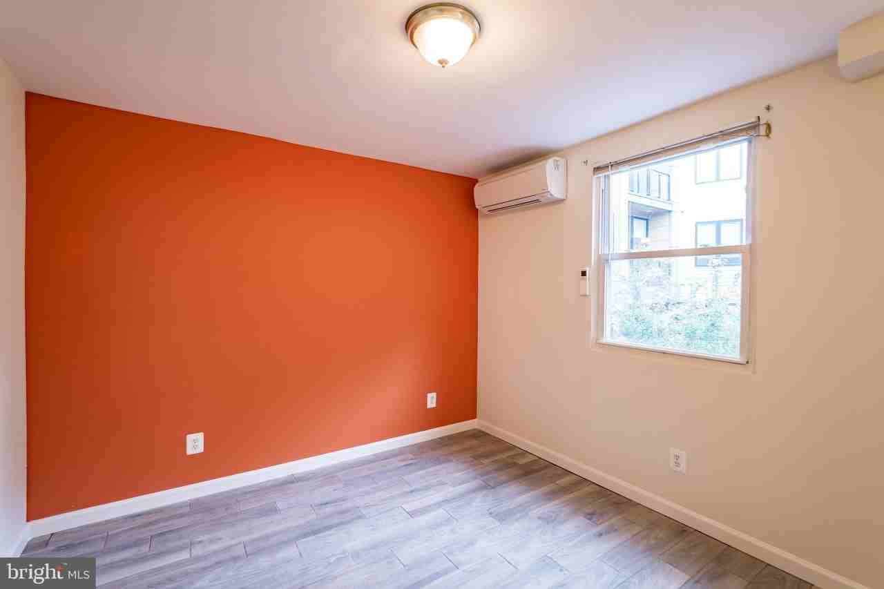 211 W Stiles St - Photo 7 of 23