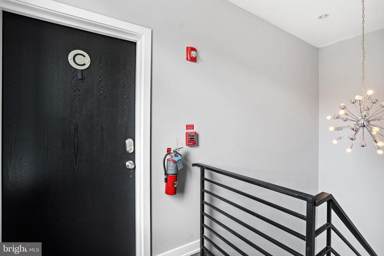 755 N Capitol St #C - Photo 3 of 16