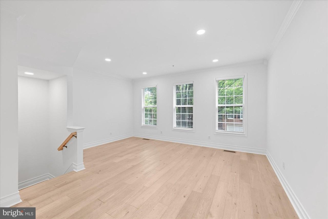 329 Helmuth Ln - Photo 4 of 42