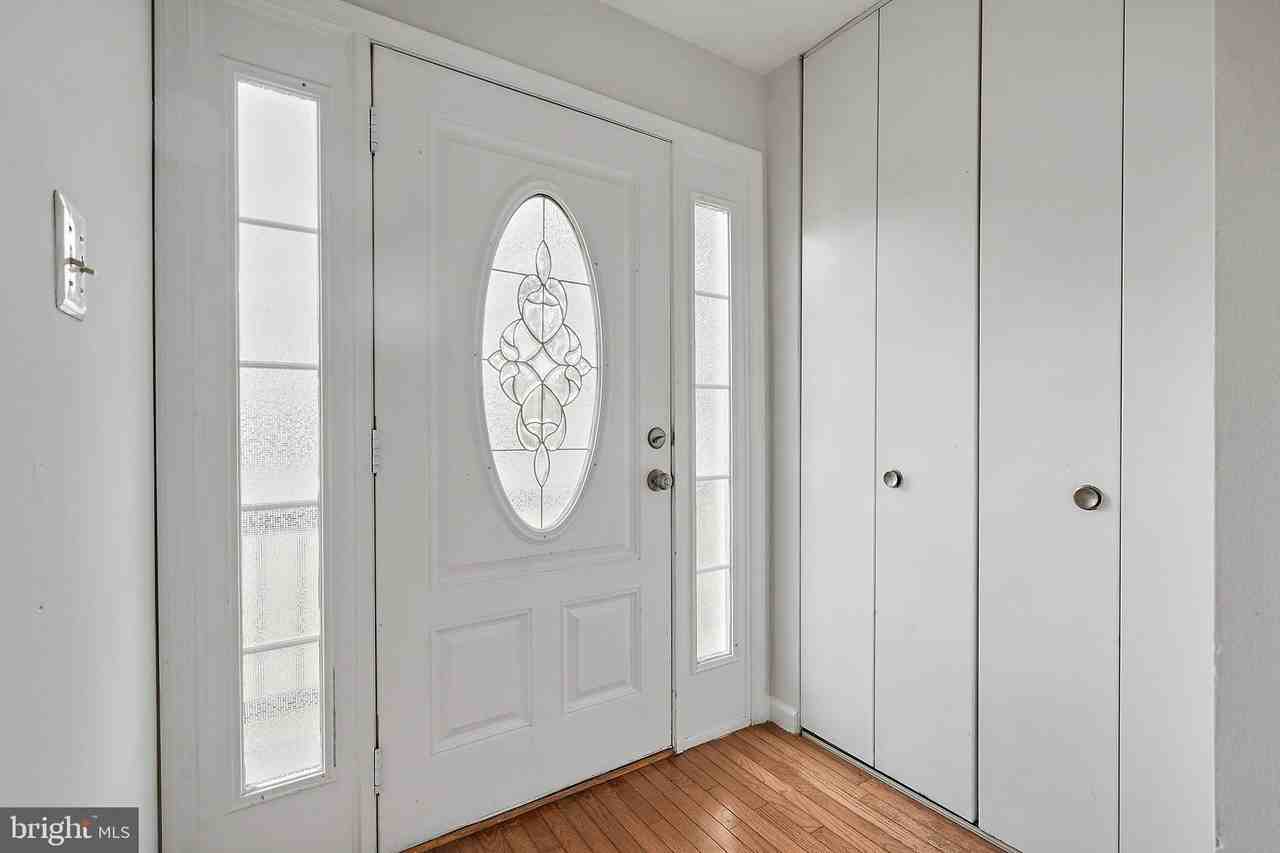 6351 Rockshire St - Photo 5 of 38