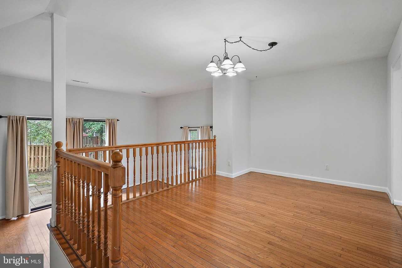6351 Rockshire St - Photo 7 of 38