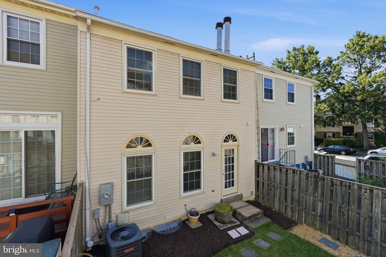 7978 Revenna Ln - Photo 4 of 24