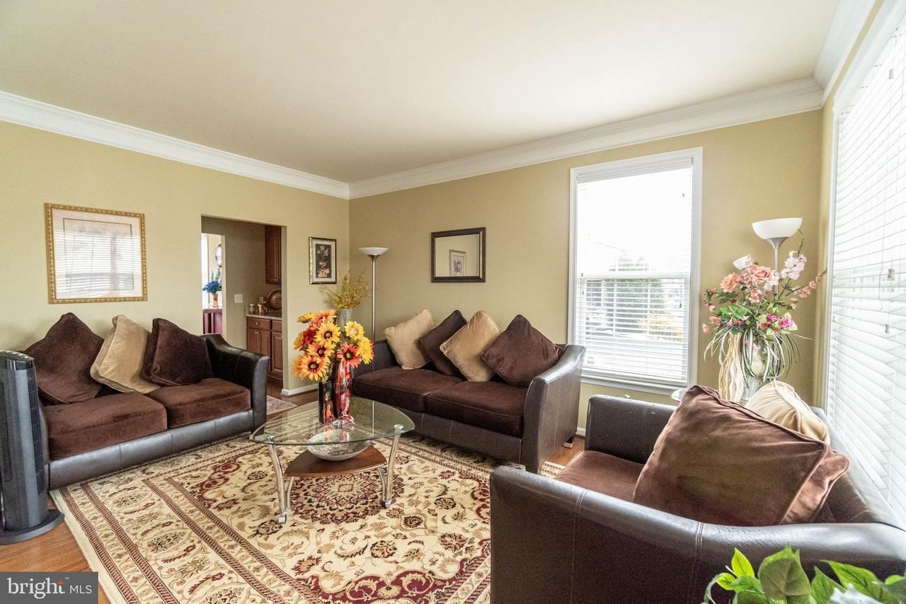 21934 Blackheath Way - Photo 4 of 37