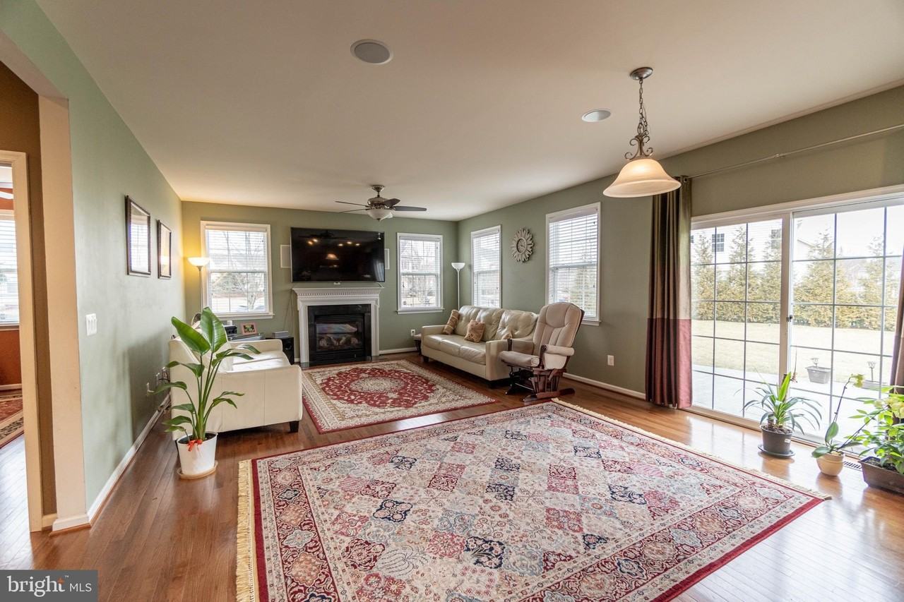 21934 Blackheath Way - Photo 6 of 37