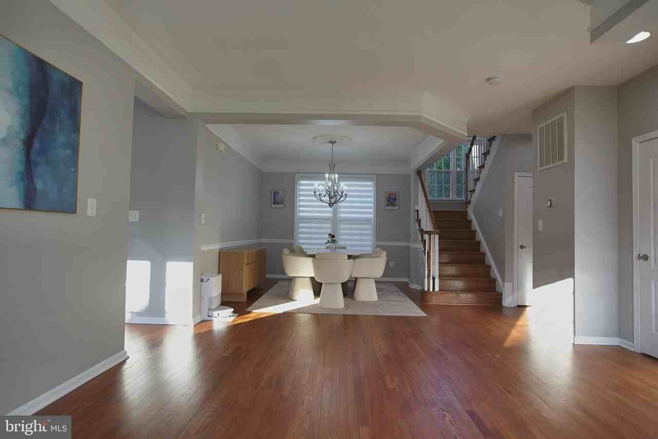 43314 Fullerton St - Photo 3 of 50