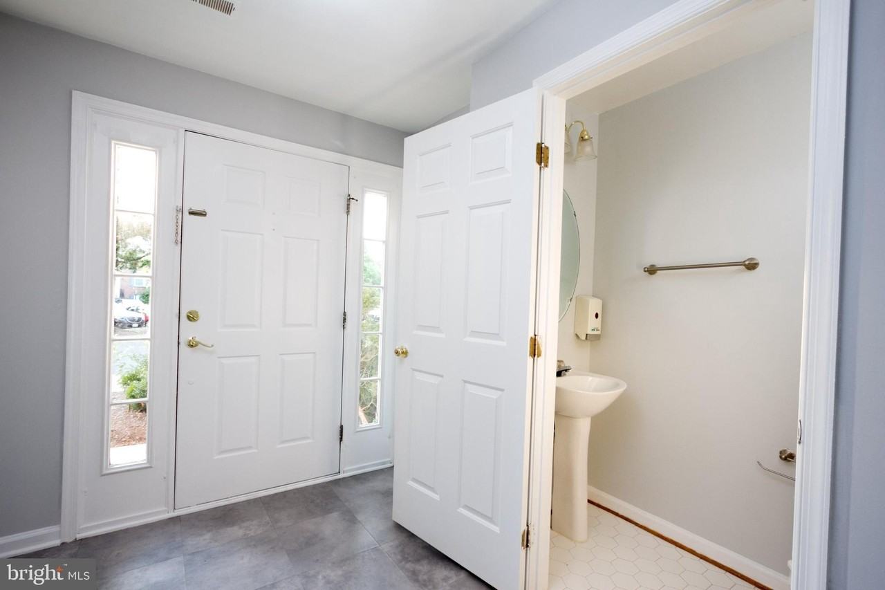 44877 Grove Ter - Photo 4 of 40